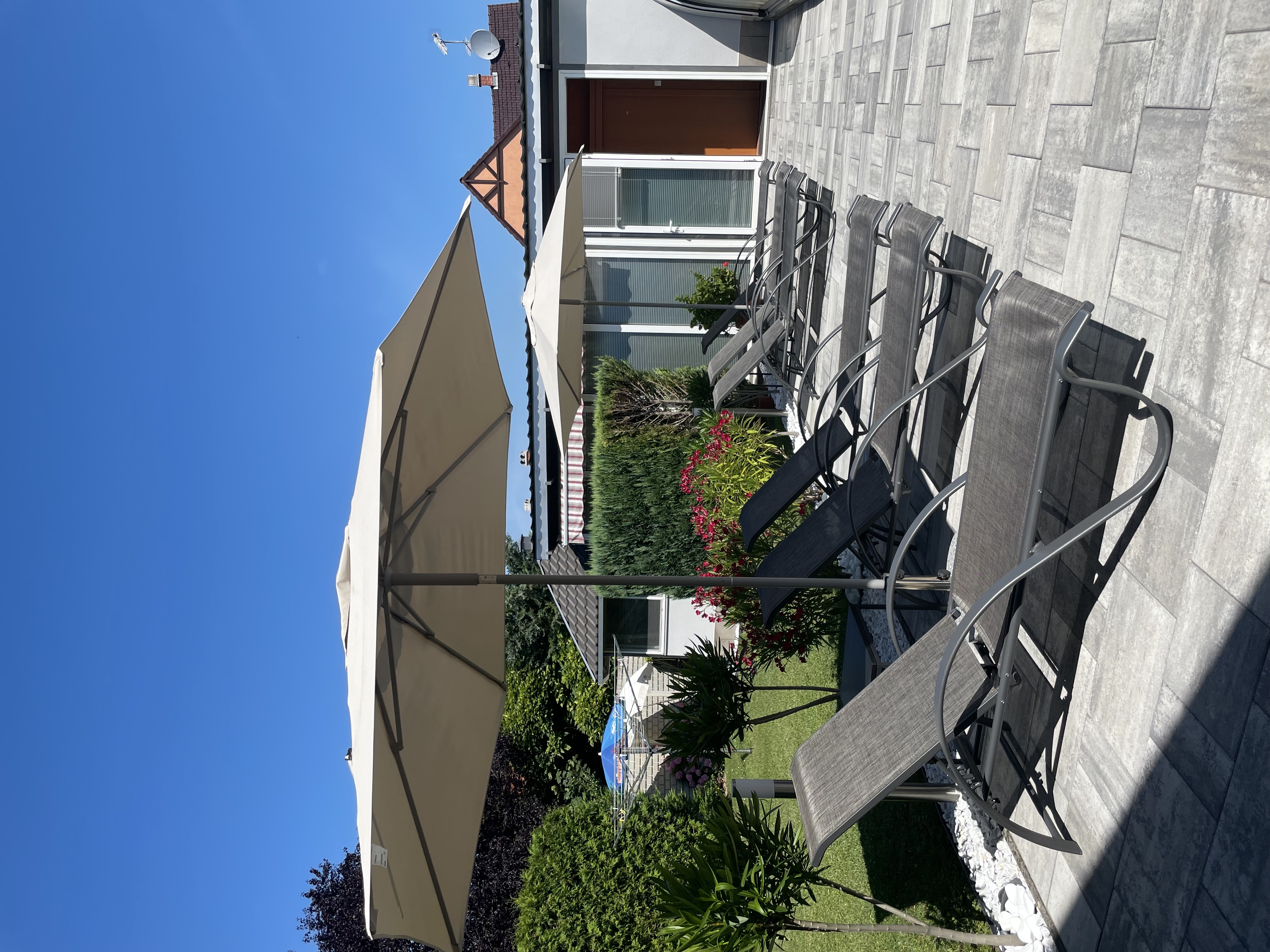Modernes Ferienhaus mit Pool, Klima, Sauna in Balatonszarszo bis 8 Personen – Foto 2