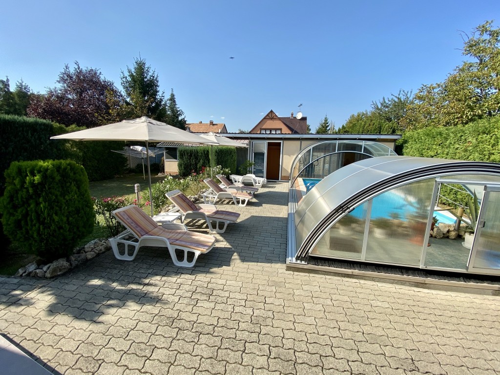 Modernes Ferienhaus mit Pool, Klima, Sauna in Balatonszarszo bis 8 Personen – Foto 3