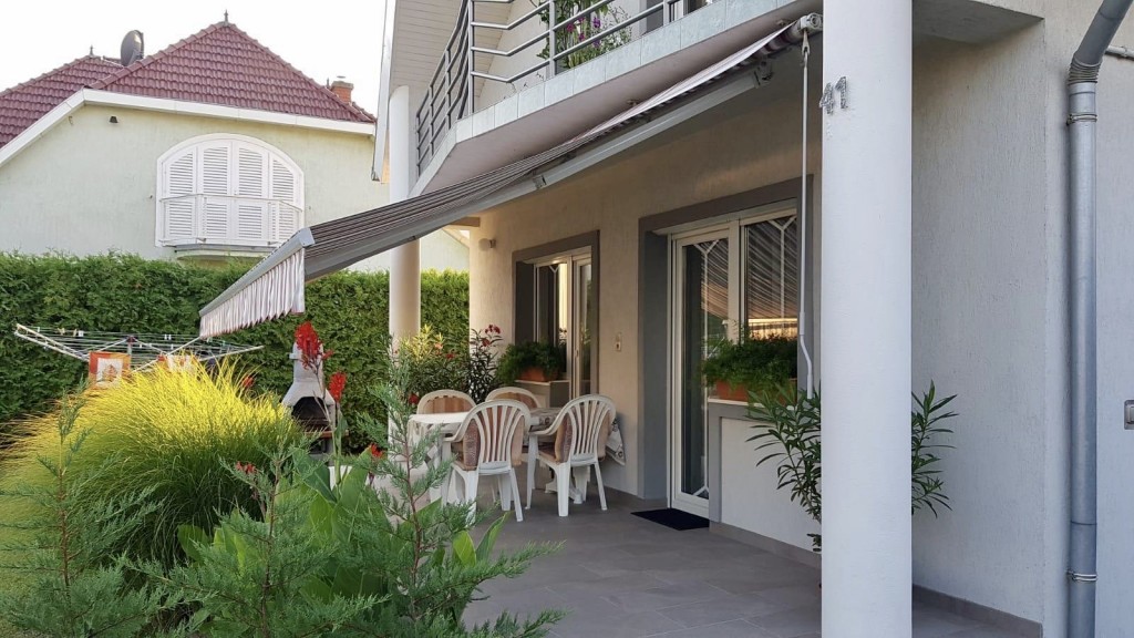 Modernes Ferienhaus mit Pool, Klima, Sauna in Balatonszarszo bis 8 Personen – Foto 5