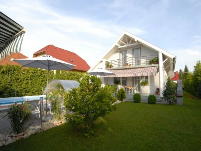 Modernes Ferienhaus mit Pool, Klima, Sauna in Balatonszarszo bis 8 Personen – Foto 6