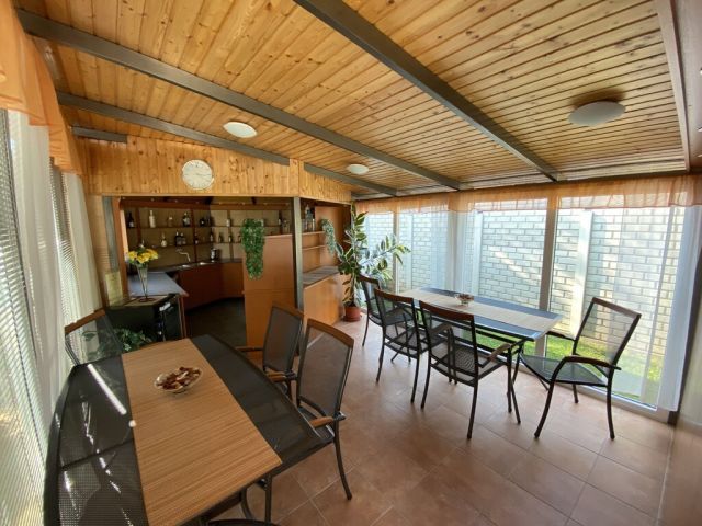 Modernes Ferienhaus mit Pool, Klima, Sauna in Balatonszarszo bis 8 Personen – Foto 8