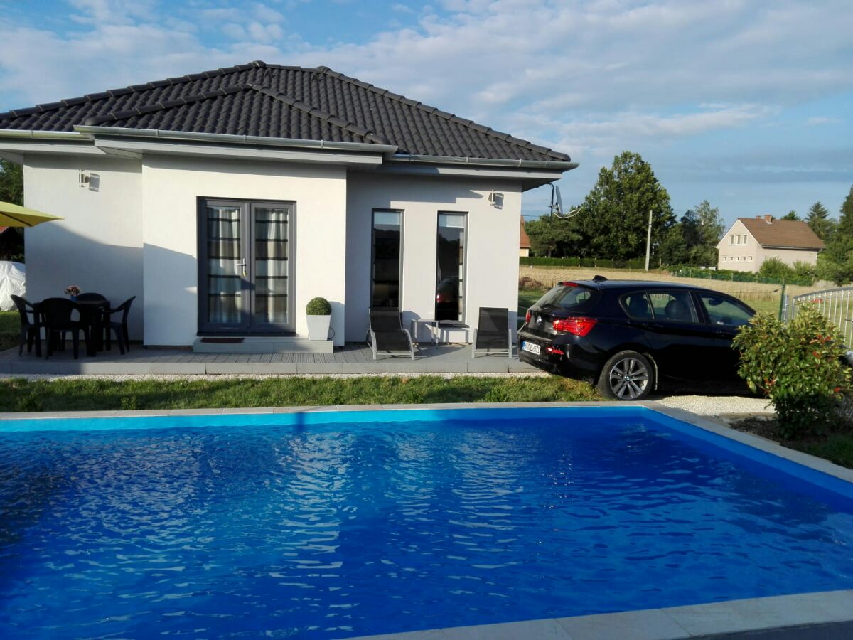 Ferienhaus in Abrahamhegy mit Pool und Klima zur all. Nutzung max.6 Pers. – Foto 2