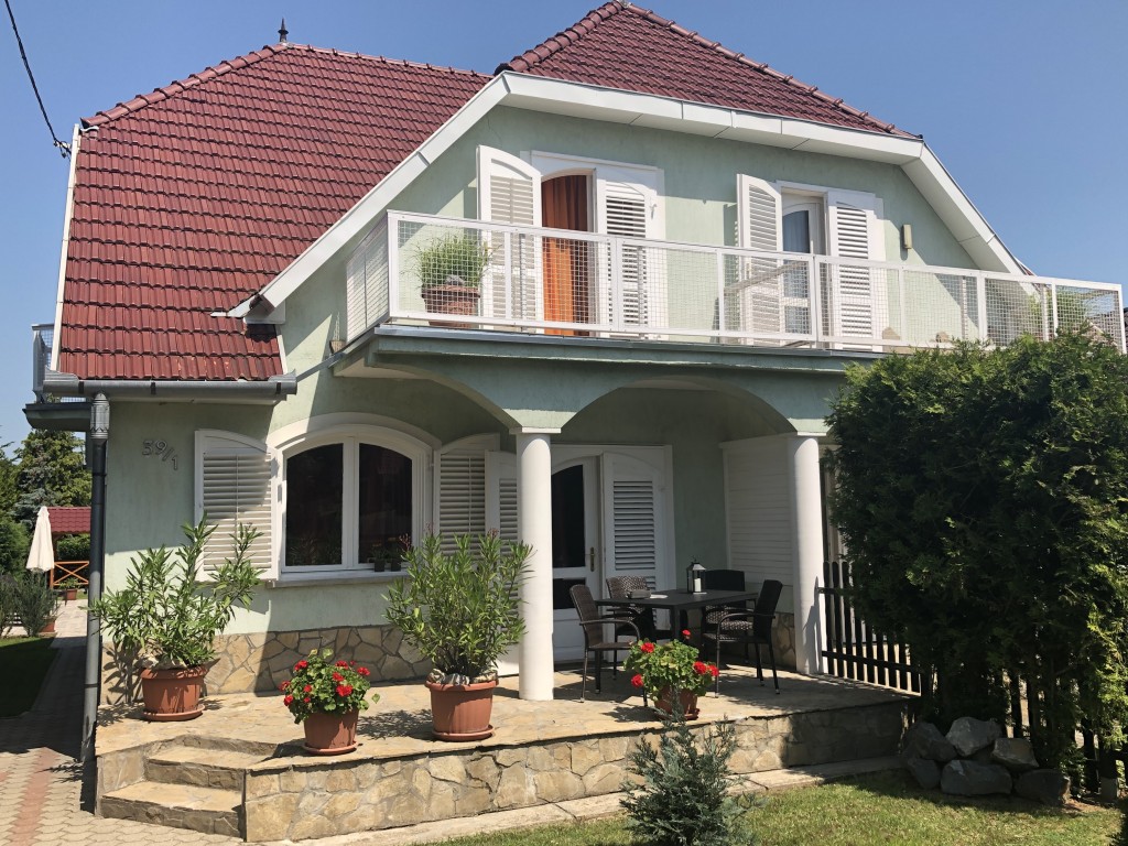 Haus in Balatonszarszo mit Swimming Pool und Internet bis 8 Personen – Foto 1