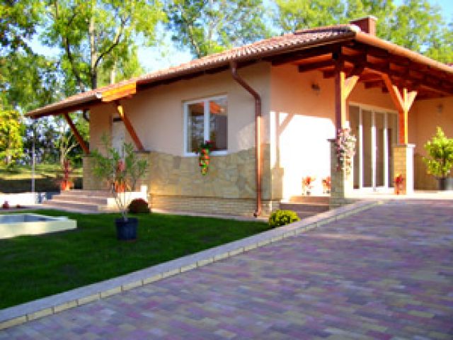 Ferienhaus in Siofok mit Pool zur alleinigen Nutzung für 10 bis 12 Personen – Foto 1