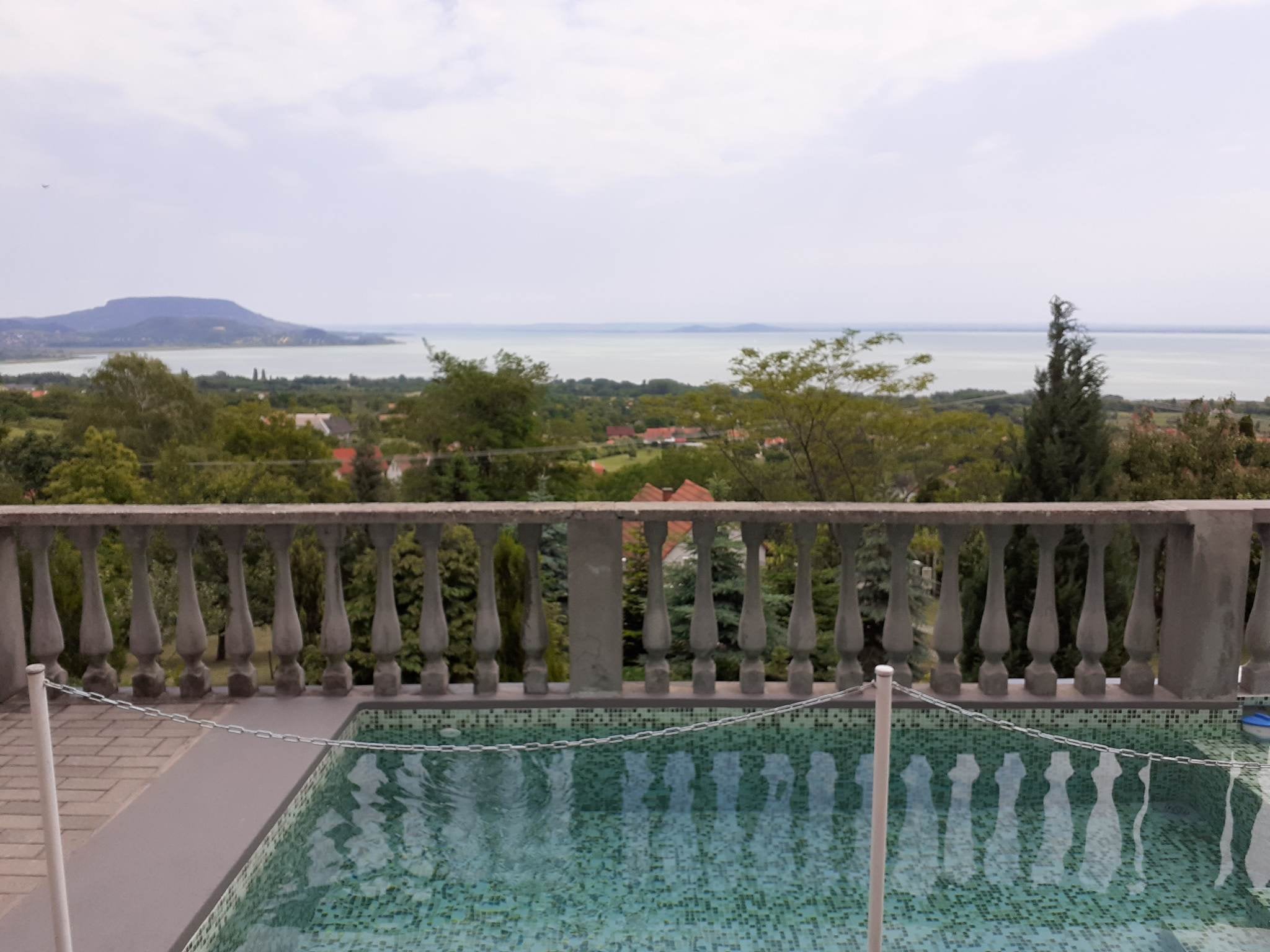 Ferienhaus mit Seeblick und privatem Pool, Klima, Internet, all. Nutzung bis 5 Personen – Foto 2