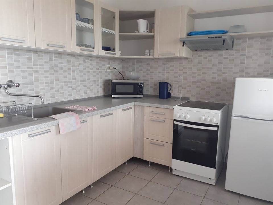 Ferienhaus mit Seeblick und privatem Pool, Klima, Internet, all. Nutzung bis 5 Personen – Foto 4