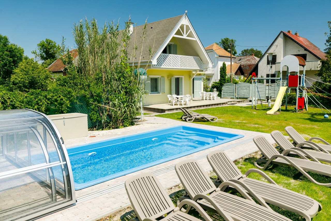 Ferienhaus in Balatonmariafürdö mit Pool bis max. 12 Personen – Foto 1